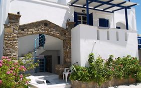Flora Apartments & Studios